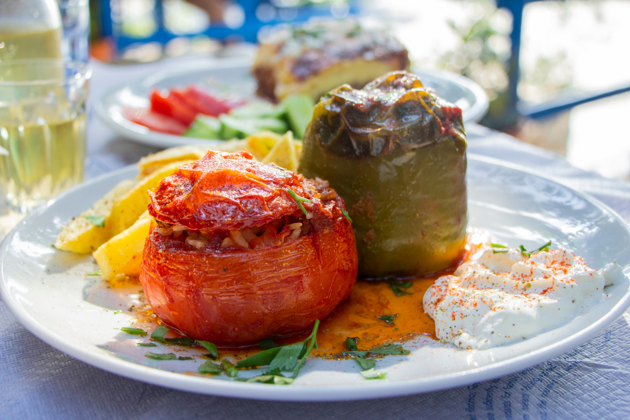 Χωρίς καθόλου κρέας: Το κορυφαίο πιάτο της ελληνικής κουζίνας - Μόλις 5η θέση τα μακαρόνια με κιμά