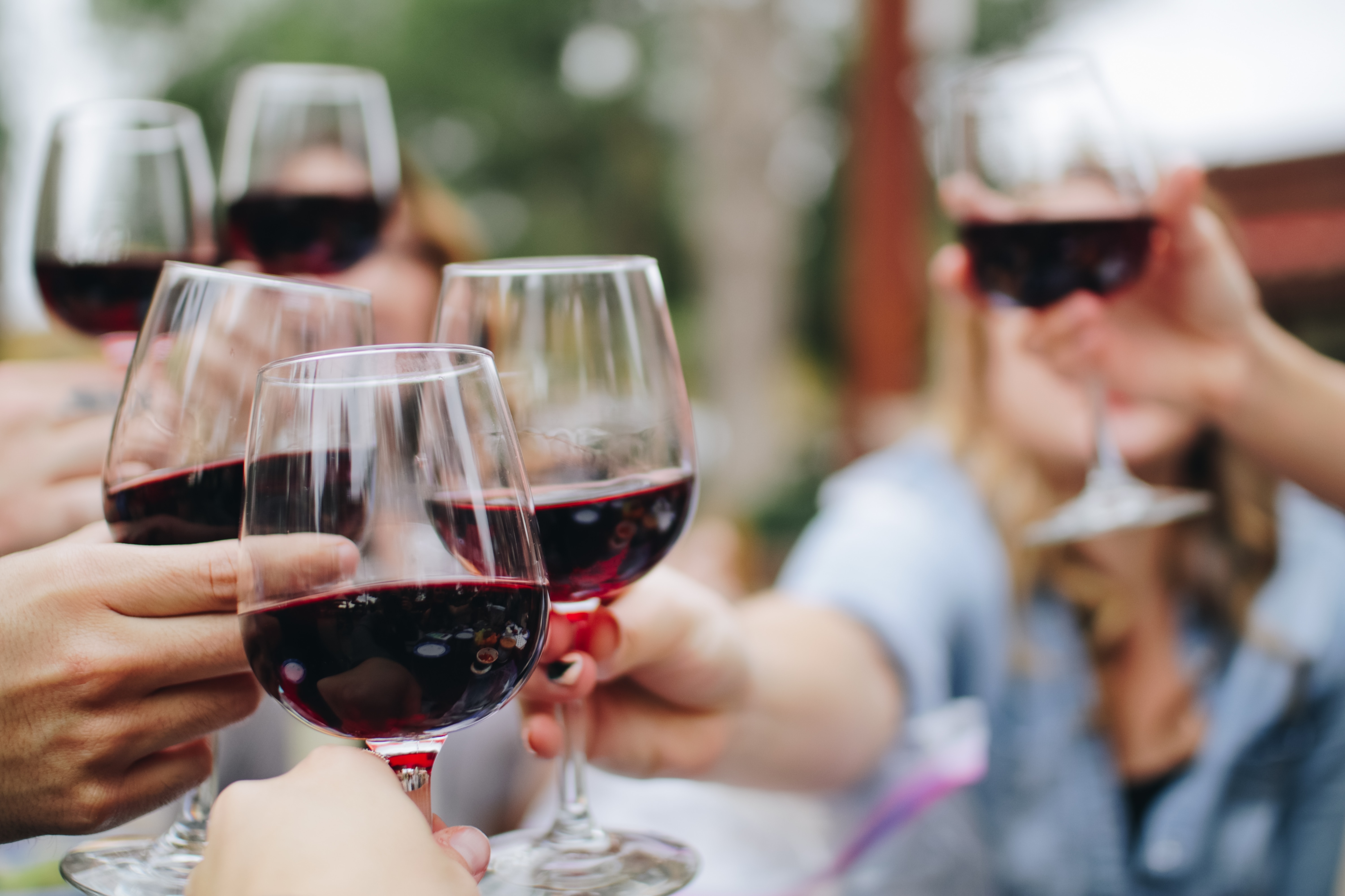 Αποκαλυπτική έρευνα για το κόκκινο κρασί: Αυτός είναι ο λόγος που σε «χτυπάει» περισσότερο