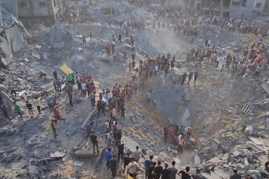 Γάζα, ένα μεγάλο νεκροταφείο αμάχων – Ισραηλινό χτύπημα στη Τζαμπάλια με δεκάδες νεκρούς και κρατήρα στο έδαφος (vids)