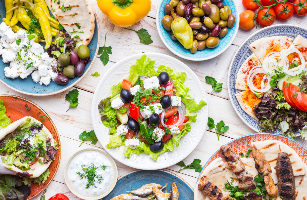 Πιο πάνω από γύρο, σουβλάκι, παϊδάκια, τζατζίκι: Η ελληνική σαλάτα που «σώζει» την Ελλάδα στη λίστα με τα 100 καλύτερα παραδοσιακά πιάτα