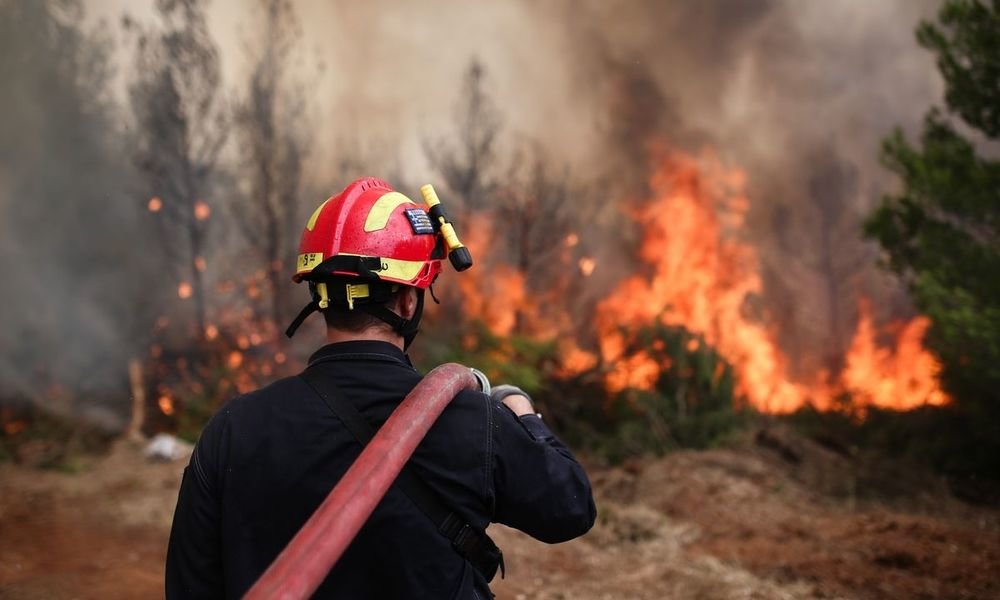 Γερμανός πυροσβέστης για τις φωτιές: «Η ελληνική πυροσβεστική ήταν εξουθενωμένη»