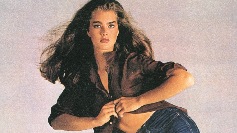 Brooke Shields: Μετά από 40 χρόνια φωτογραφίζεται ξανά τόπλες για καμπάνια τζιν