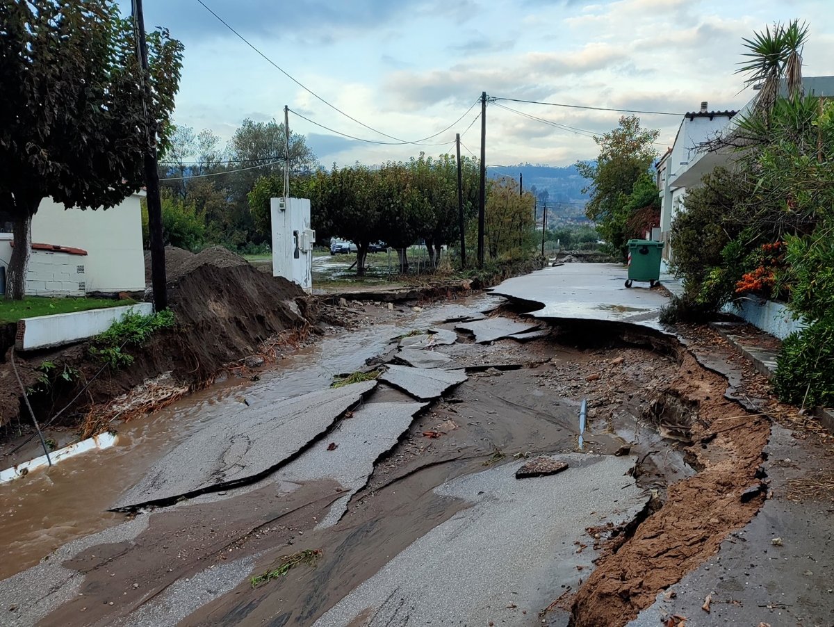 Κακοκαιρία  «Αθηνά» στη βόρεια Εύβοια: Σπίτια πλημμύρισαν και δρόμοι κατέρρευσαν – Ανυπολόγιστη καταστροφή