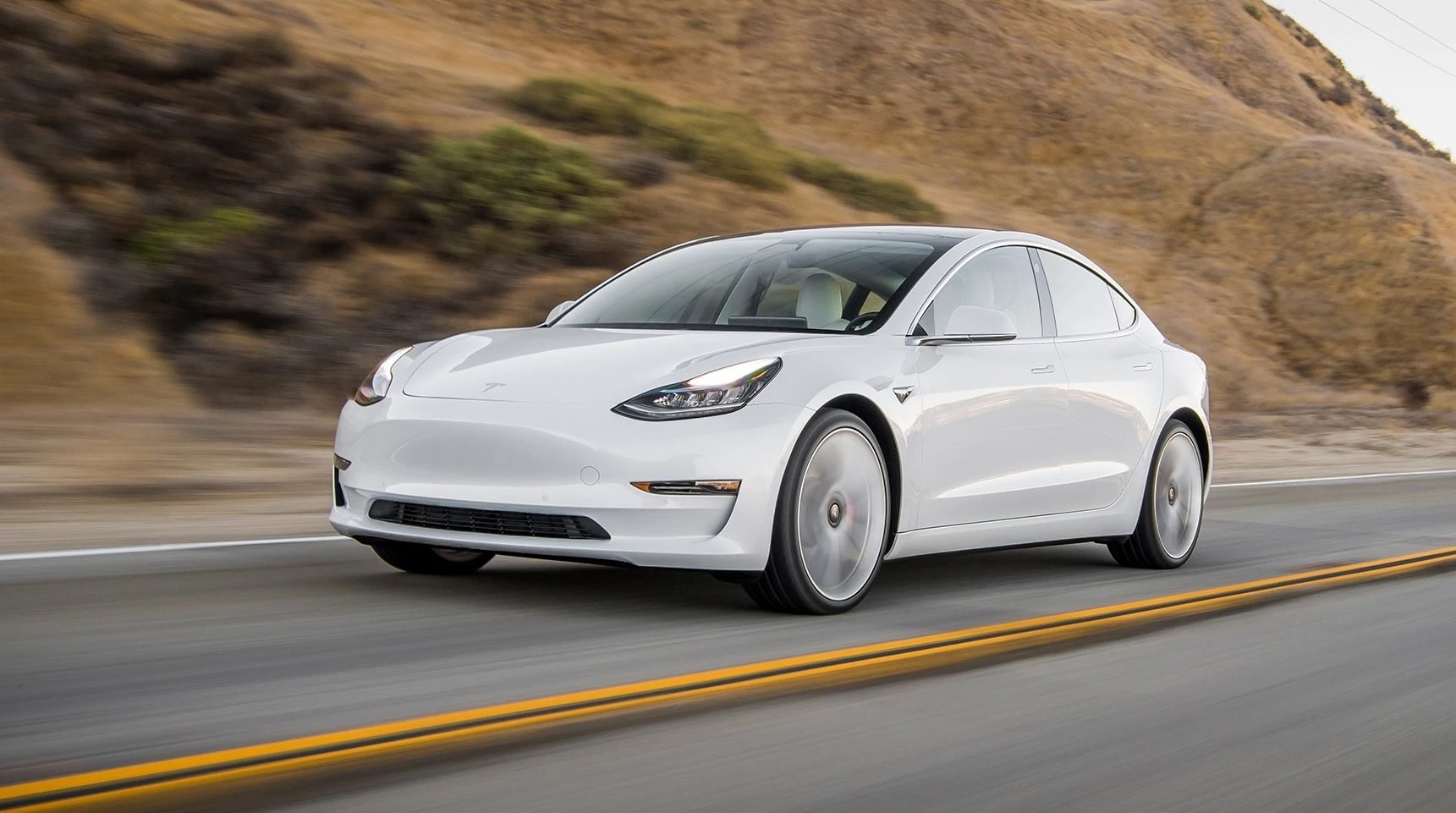 Tesla Model 3: Γίνεται το 1o ηλεκτρικό αμάξι με ρεκόρ πωλήσεων στην Ευρώπη