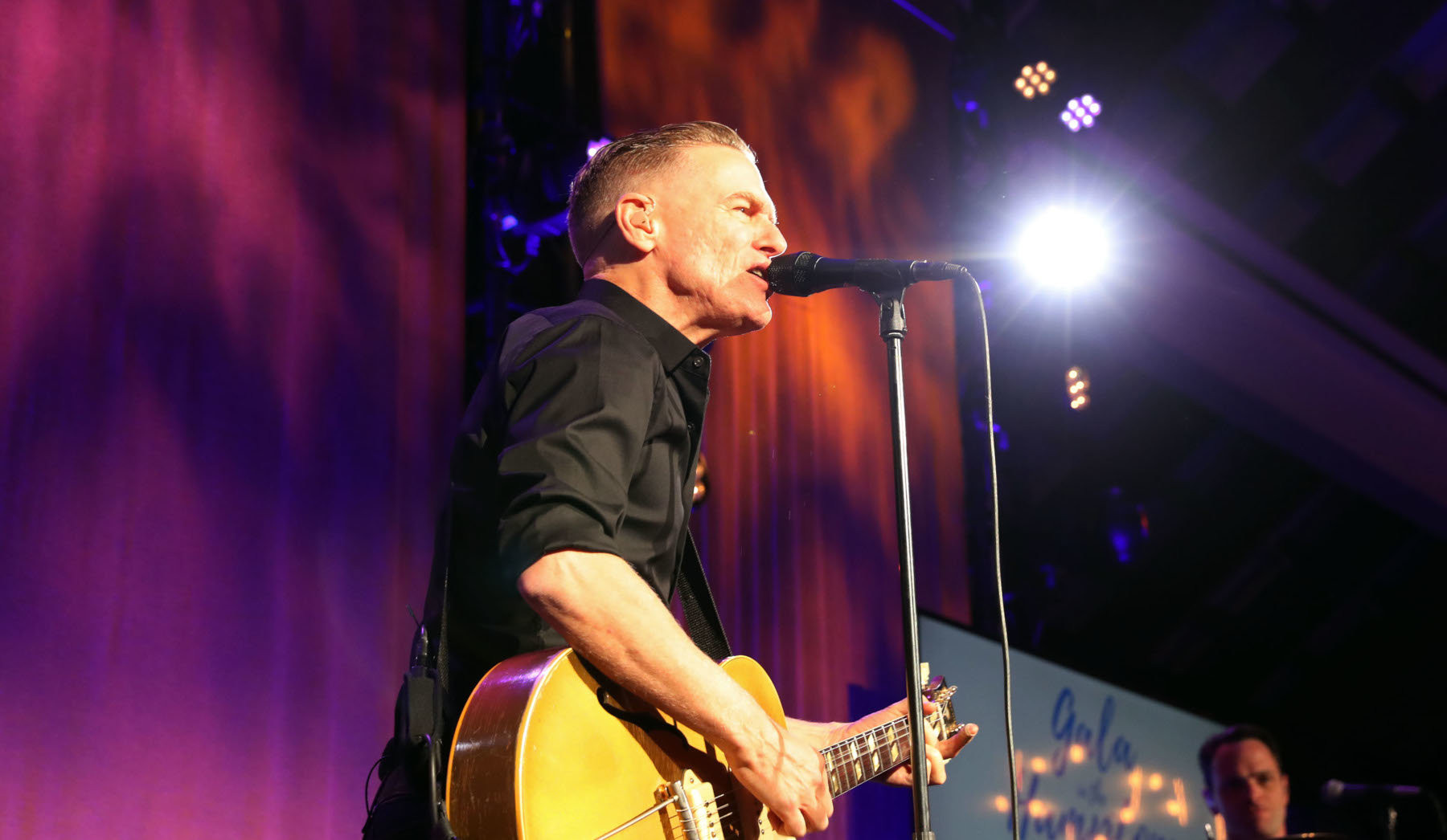 Bryan Adams: 2η φορά θετικός στον κορωνοϊό μέσα σε ένα μήνα – Είναι εμβολιασμένος, νοσεί χωρίς συμπτώματα