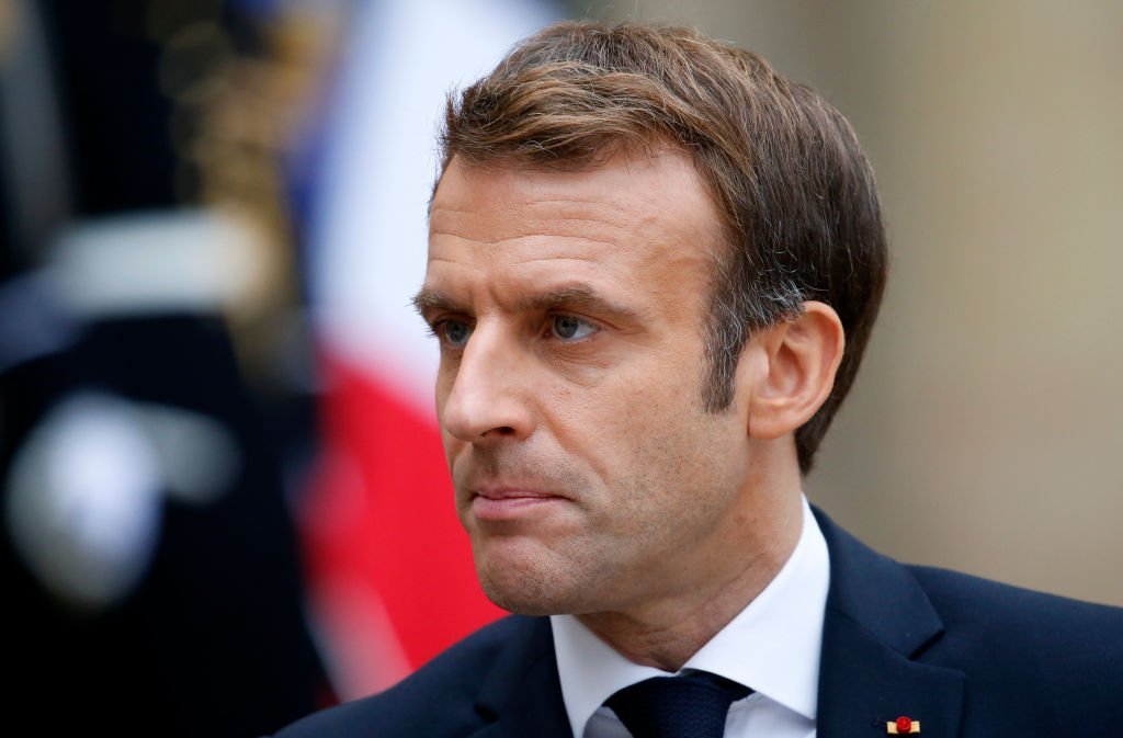 Ευχάριστη παρέα ο Emmanuel Macron: «Τέλος στην αφθονία, την ανεμελιά και όσα είχαμε δεδομένα»