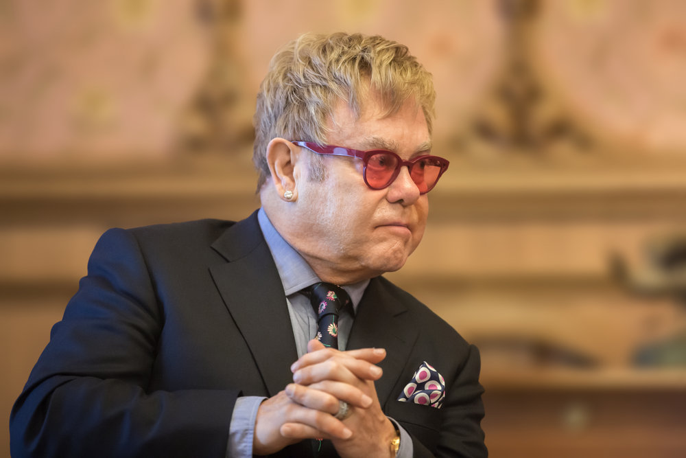 Elton John: Παραλίγο να χάσει τη ζωή του ενώ επέβαινε στο ιδιωτικό του jet – Η αγωνιώδης προσεδάφιση