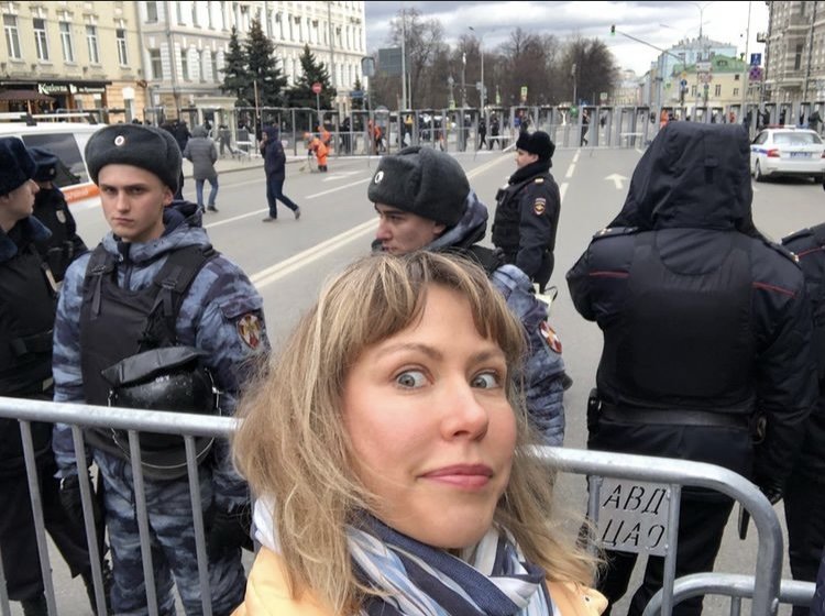 Maria Baronova: Ποια είναι Ρωσίδα δημοσιογράφος που καταδικάζει δημόσια το καθεστώς του Vladimir Putin