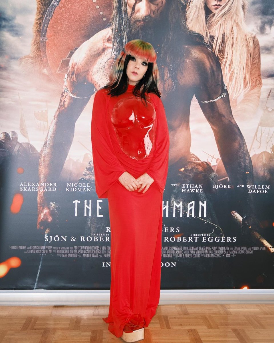 Η Bjork και οι μοναδικές της red carpet εμφανίσεις, επέστρεψαν δυναμικά