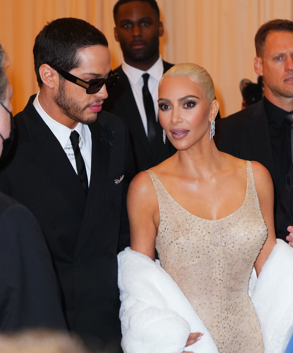 Kim Kardashian: Σκέφτεται σοβαρά το ενδεχόμενο ενός 4ου γάμου – Ηχούν οι καμπάνες της εκκλησίας για τον Pete Davidson;
