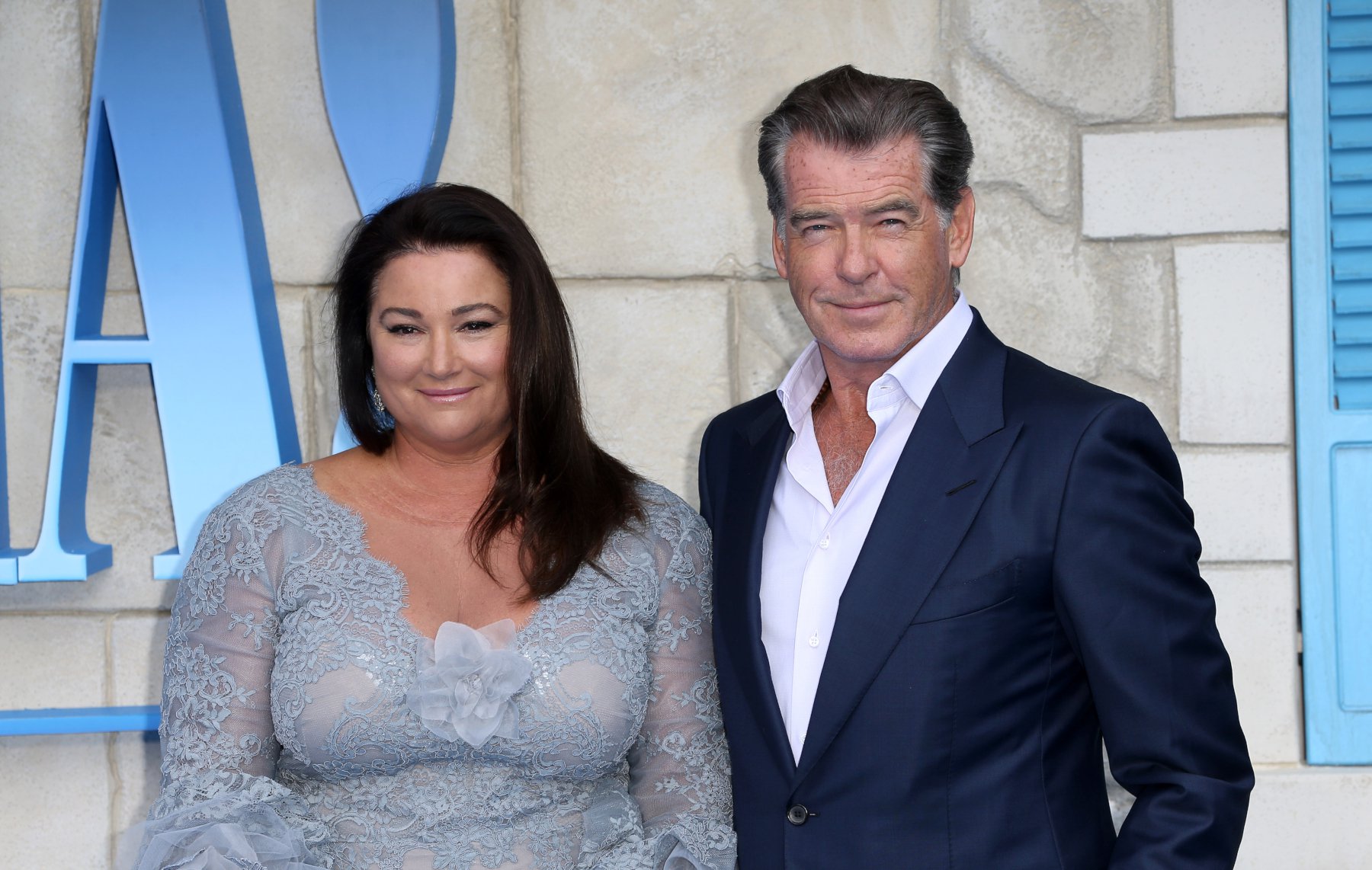 Pierce Brosnan to the rescue: «Τάπωσε» το fat shaming στη γυναίκα του με μια φράση