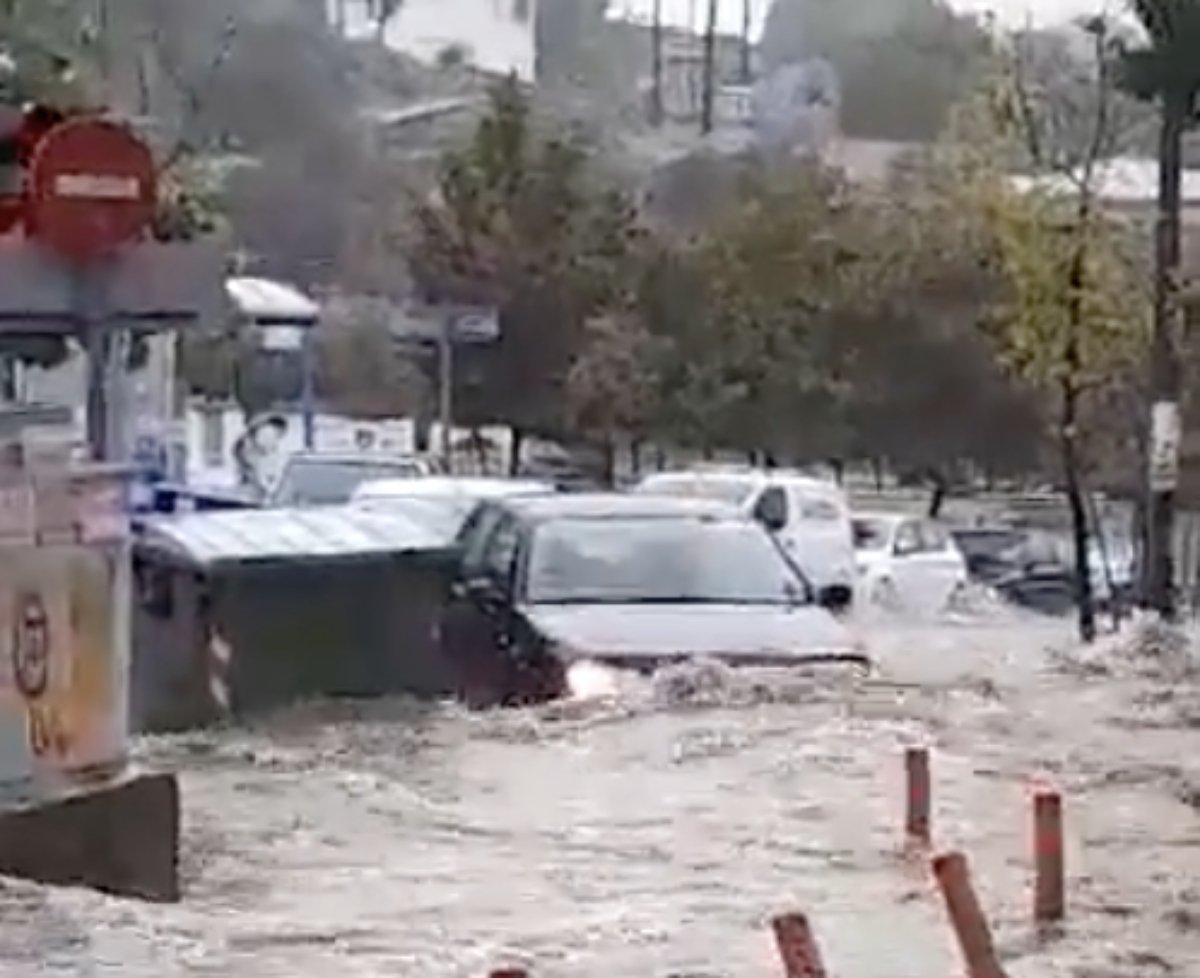 Θεσσαλονίκη: Πλημμύρισε και ο Λευκός Πύργος – Δρόμοι μετατράπηκαν σε ποτάμια, ΙΧ παρασύρθηκαν