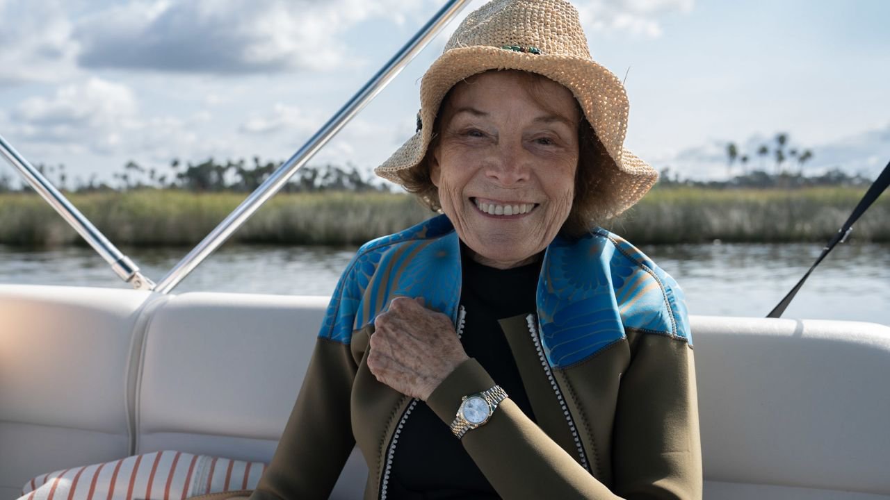 Sylvia Earle: Η γυναίκα που δάμασε τους ωκεανούς – Στα 87 της χρόνια μάχεται για τη διάσωση των θαλάσσιων οικοσυστημάτων