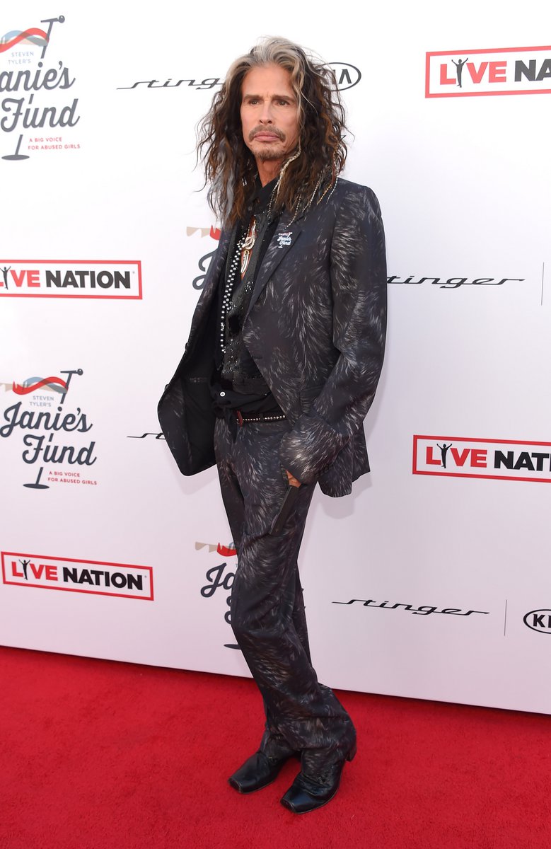 Steven Tyler: Groupie που είχε υιοθετήσει τον κατηγορεί για αποπλάνηση και σεξουαλική κακοποίηση ανήλικης