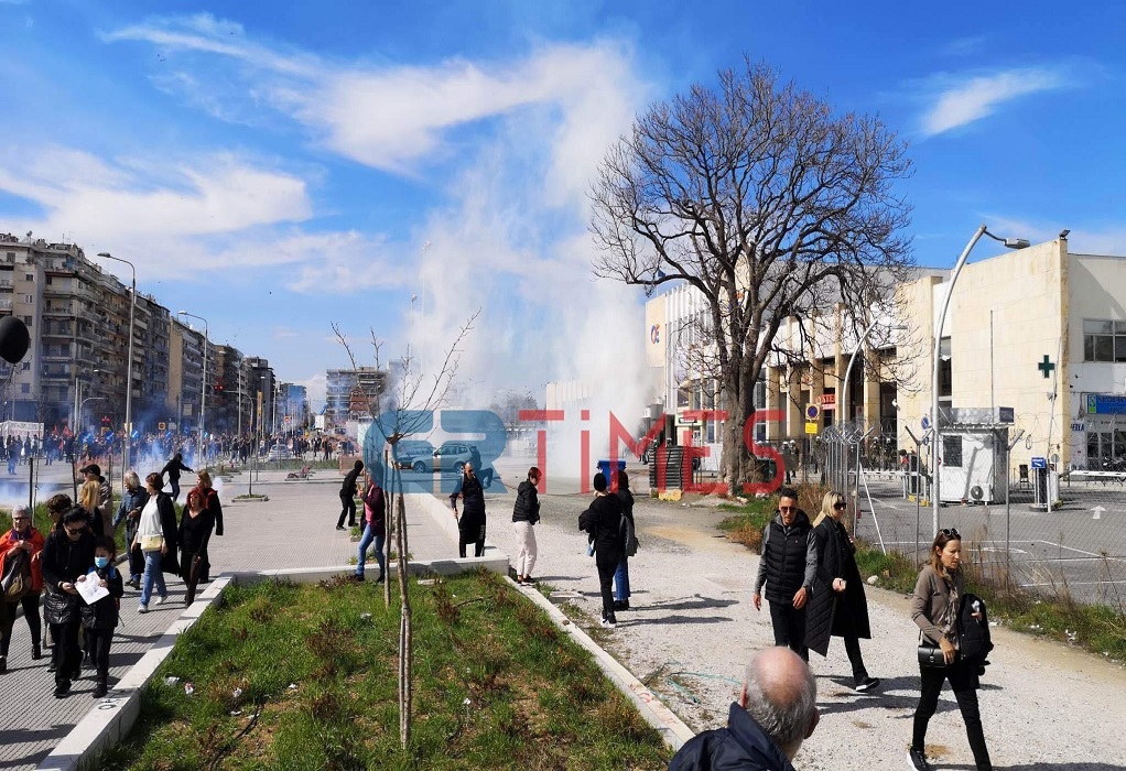 Θεσσαλονίκη: Ένταση και επεισόδια στην πορεία για τα Τέμπη