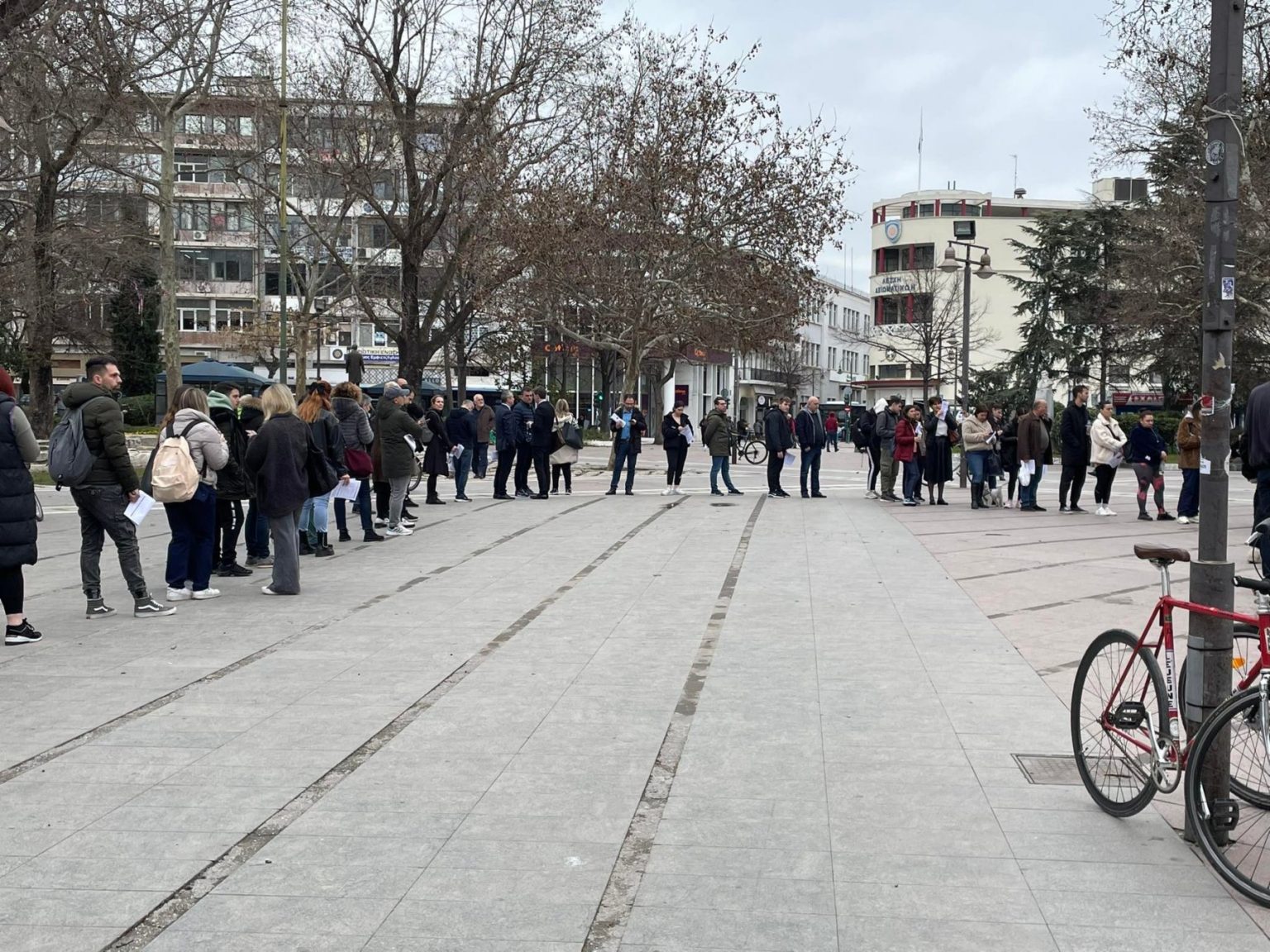 Σύγκρουση τρένων: Συγκινεί η ανταπόκριση των Λαρισαίων – Ουρές για την έκτακτη αιμοδοσία