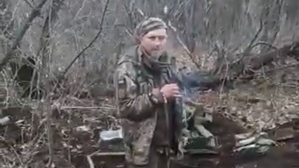 Ουκρανία | Ποιος φέρεται να είναι ο στρατιώτης που τον σκότωσαν οι Ρώσοι ενώ κάπνιζε