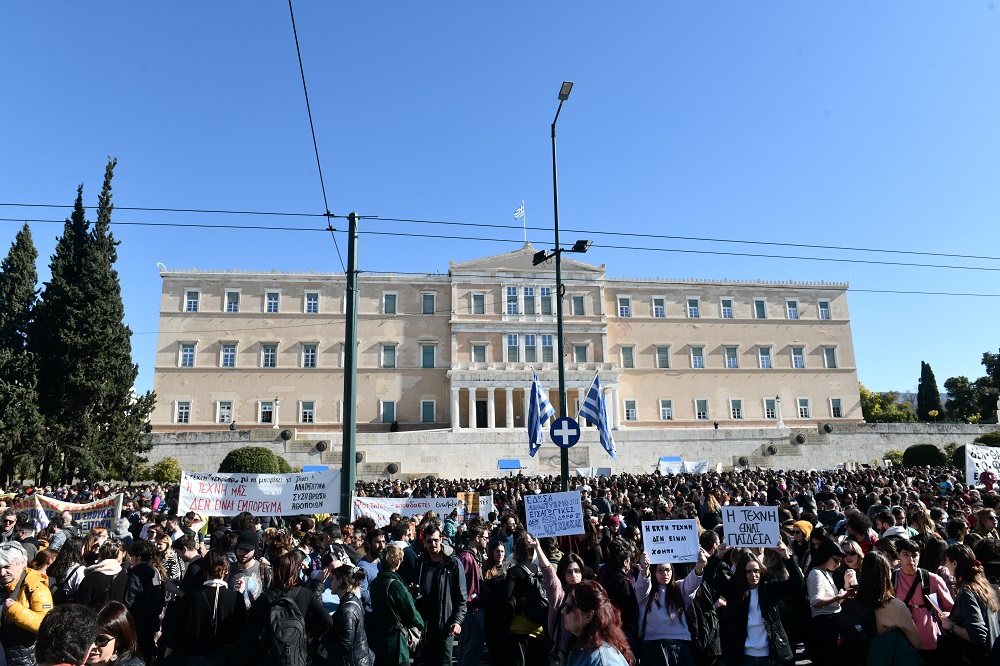 Σήμερα η συναυλία των Μουσικών – Καλλιτεχνικών σχολείων στο Σύνταγμα για τα Τέμπη