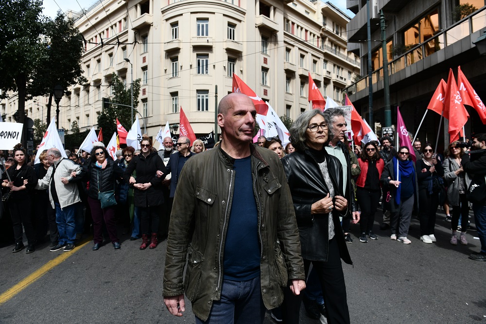 Βαρουφάκης: Απαιτούμε την αποπομπή του κ Θεοδωρικάκου από το Υπουργείο