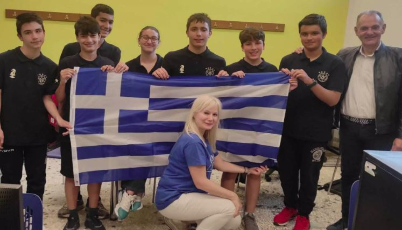 Θεσσαλονίκη: Μαθητές Λυκείου κατέκτησαν πρώτη θέση σε αγώνες σκάκι με 87 σχολεία από 41 χώρες