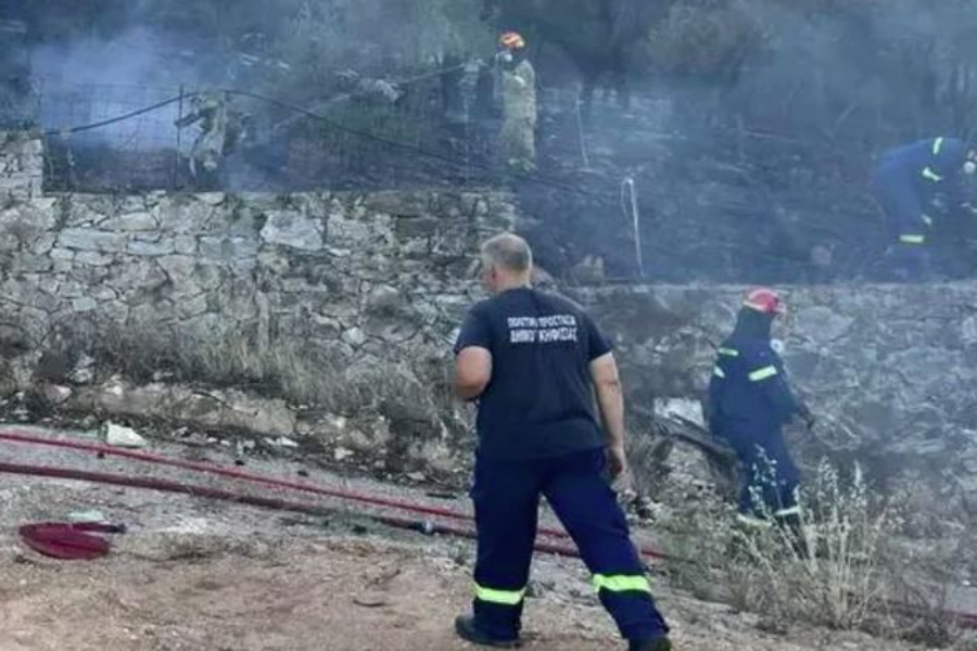 Πρωινός συναγερμός για φωτιά στην Κηφισιά κοντά σε σπίτια – Τέθηκε γρήγορα υπό έλεγχο (vid)