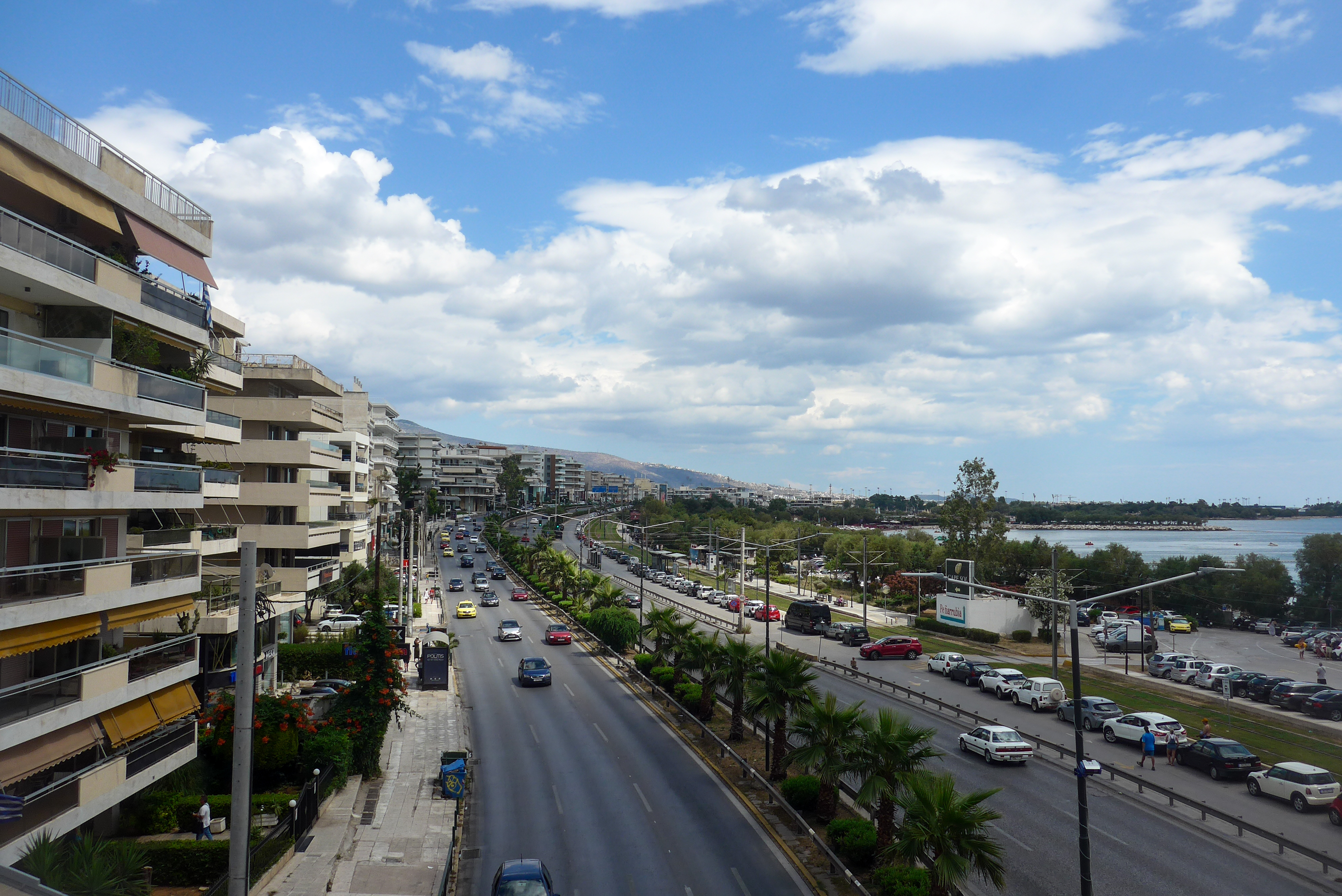 Βουλιαγμένη: Σοκάρει το βίντεο του τραγικού θανάτου πεζού που εκσφενδονίστηκε από διερχόμενο αυτοκίνητο