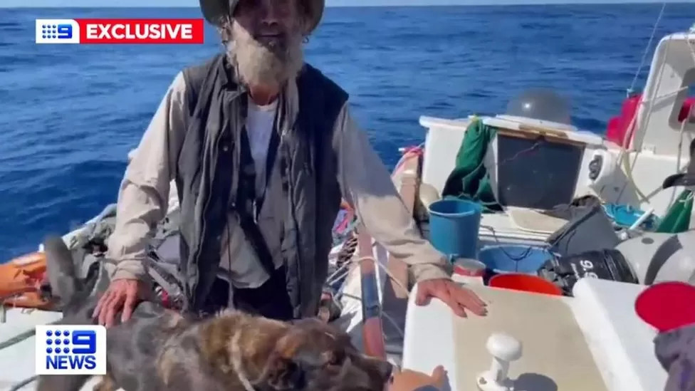 Ναυτικός περιπλανιόταν μήνες στον Ειρηνικό Ωκεανό μαζί με τον σκύλο του – Πώς κατάφερε να επιβιώσει