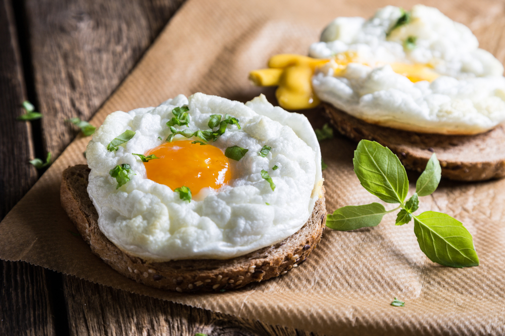 Cloud egg, η νέα viral τρέλα του TikTok για να φτιάξεις το αυγό σου