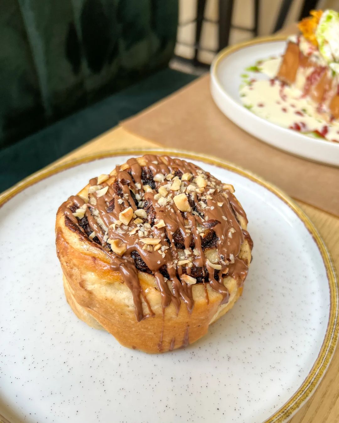 Ίσως το πιο δημοφιλές ζυμωτό γλυκό σε bakeries και μαγαζιά: 8 μέρη στην Αθήνα για να το δοκιμάσεις - Πρόσεξε μην μπερδέψεις τη γλώσσα σου