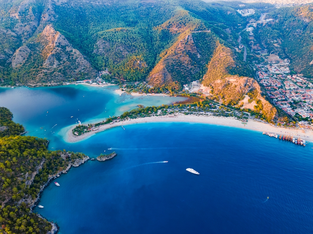 Οι 3 παραλίες που ξεπέρασαν τις ελληνικές στη λίστα με τις 15 καλύτερες της Ευρώπης