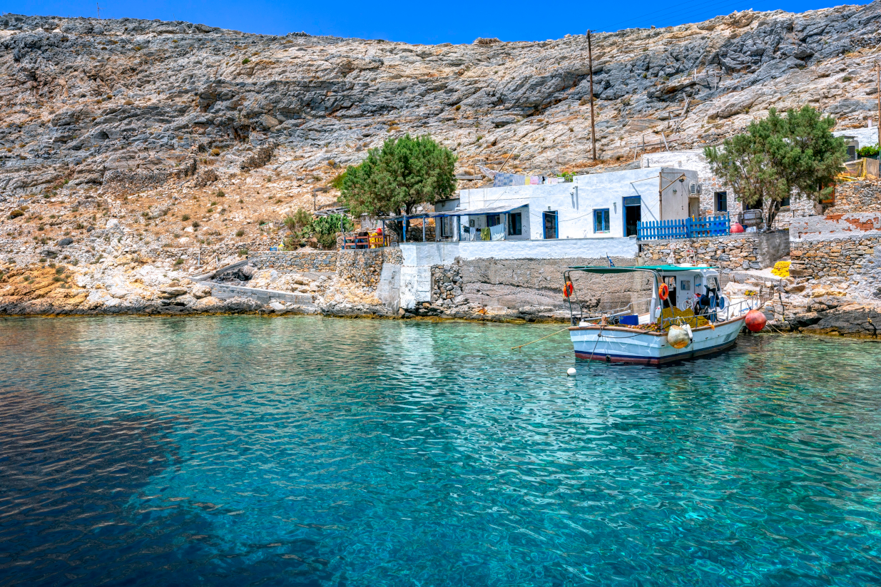 «Αυτό το νησί είναι η εναλλακτική Σαντορίνη»: Ξένο μέσο έχει τα πιο αμφιλεγόμενα επιχειρήματα για να προβάλει τη Σίφνο