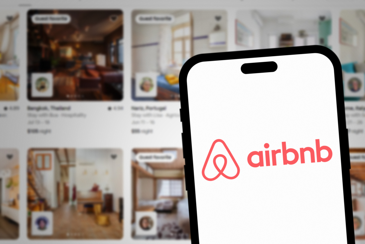 21,3% και 14.000: Οι αμείλικτοι αριθμοί της Airbnb για το κέντρο της Αθήνας - Με το βλέμμα στη Βαρκελώνη