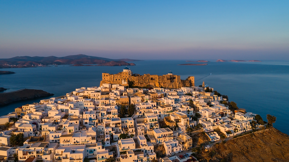 Ούτε Πάρος, ούτε Μύκονος, ούτε Νάξος: Τα 6 ελληνικά νησιά που προτείνουν οι Times για ήσυχες διακοπές - Τα 2 έχουν μαγική Χώρα