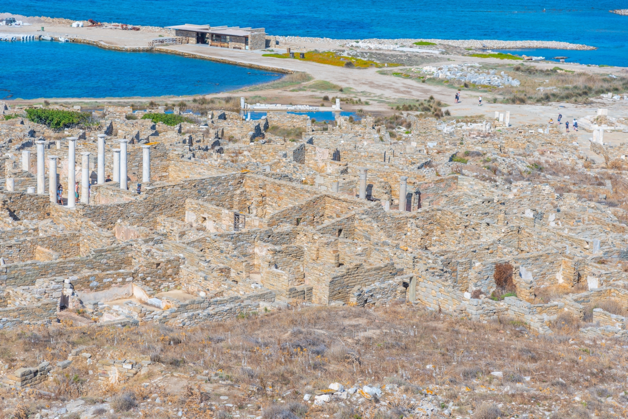 Καταδικασμένο να βυθιστεί σε 50 χρόνια: Το σπουδαιότερο ελληνικό νησί της αρχαιότητας, θα εξαφανιστεί – Η Μύκονος του χρωστάει πολλά