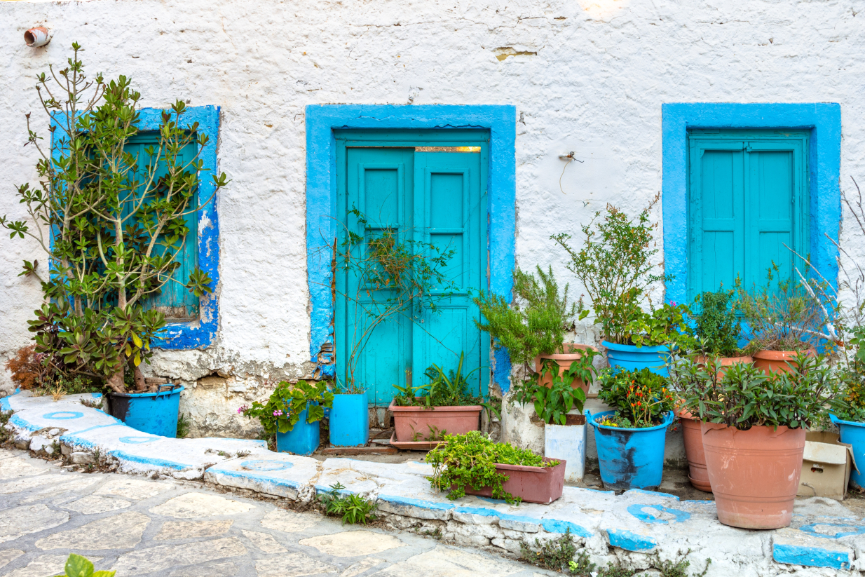«Θυμίζει κονφετί, εξωπραγματική ομορφιά»: Το ελληνικό νησί που προτείνουν οι Γάλλοι για διακοπές, άνοδος στις αφίξεις τον Ιούνιο