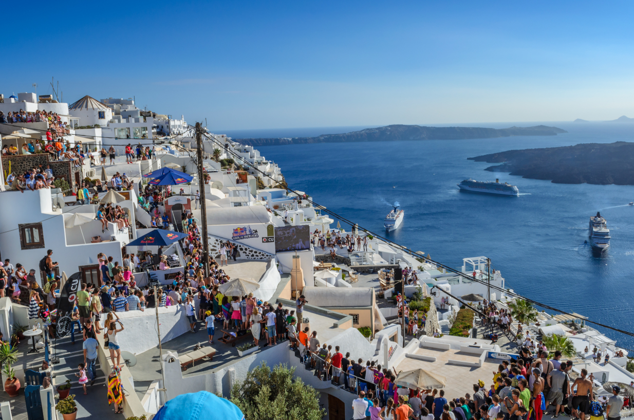 Τέλος οι 19.000, μέχρι 8.000 καθημερινά: Το ελληνικό νησί που θέλει να βάλει στοπ στον υπερτουρισμό και να γίνει βιώσιμο