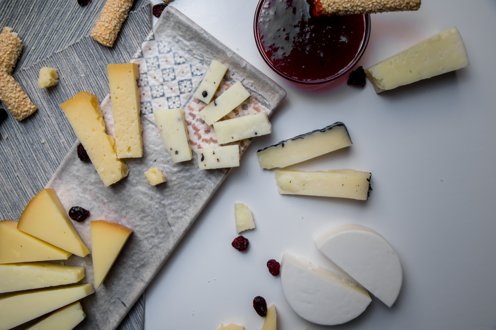 Το καλύτερο βρίσκεται στη μέση: 5 ελληνικά τυριά στα 100 καλύτερα του κόσμου – Τα 2 που θα φας περισσότερο το καλοκαίρι στις ταβέρνες