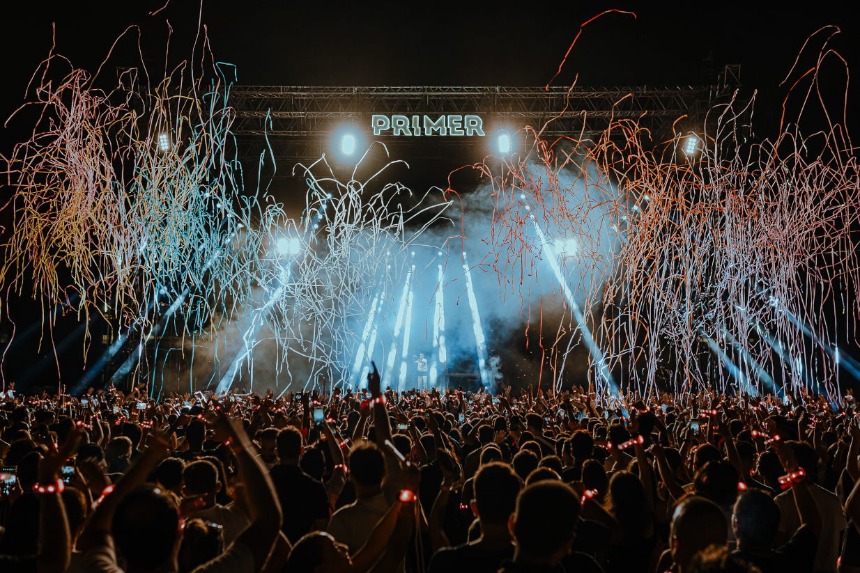 Primer Music Festival: Θες να μάθεις πώς γίνεται το μεγαλύτερο φεστιβάλ ηλεκτρονικής μουσικής στην Ελλάδα;