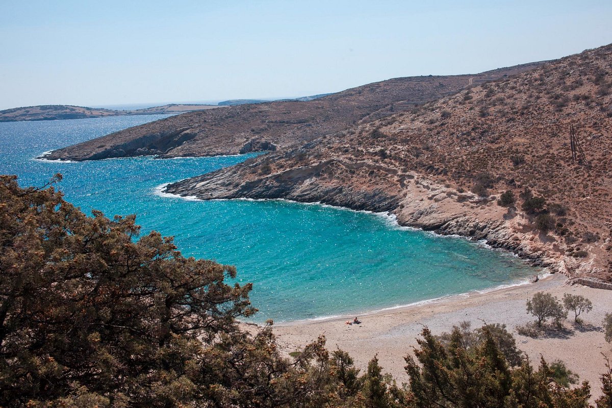 Σχοινούσα: Πού να κολυμπήσεις, πού να φας σε ένα νησί που σου ζητάει μόνο να είσαι ο εαυτός σου 