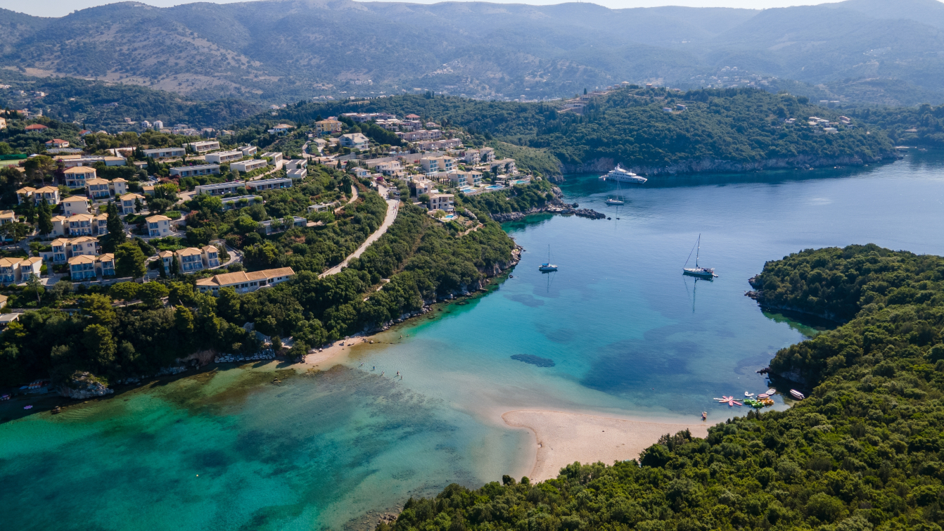 Ξεχνάς όλα τα νησιά για χάρη της: Στην περιοχή της Ελλάδας που λένε «Καραϊβική» θα βρεις το μέρος που θα πηγαίνεις κάθε καλοκαίρι