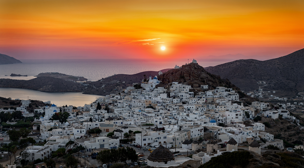 Το νησί του Αιγαίου με την πιο ιδαίτερη άμμο και το πιο μαγευτικό ηλιοβασίλεμα δεν είναι αυτό που νομίζεις