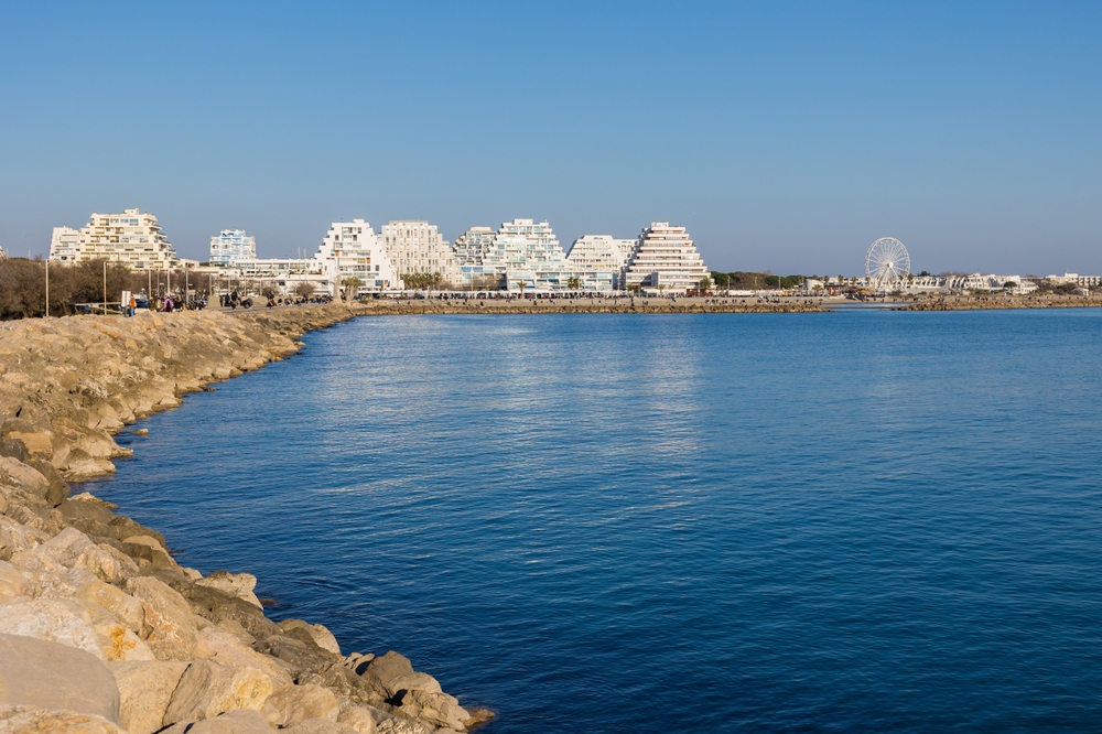 Η απάντηση στη γαλλική ριβιέρα: Η πόλη όπου θα ζήσεις ένα φθηνότερο γκλάμουρ - Ένα αρχιτεκτονικό κόσμημα