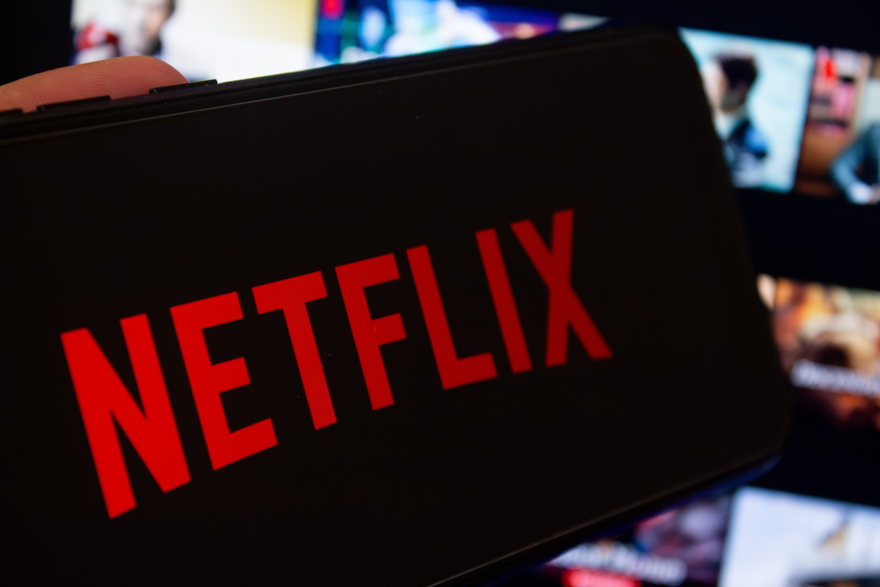 Το Netflix και ο Ρομέν Γαβράς έφεραν στην Δράμα υπέρλαμπρο χολιγουντιανό καστ – Όλες οι πληροφορίες για την ταινία που γυρίστηκε