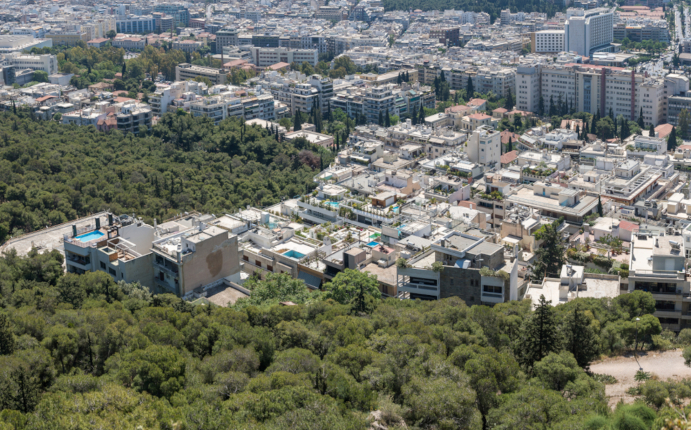 Πάνω από το Ντουμπάι: Η Αθηναϊκή Ριβιέρα έκανε την Αθήνα ακριβή στο πίτουρο (στέγαση) και φτηνή στο αλεύρι (μισθούς)