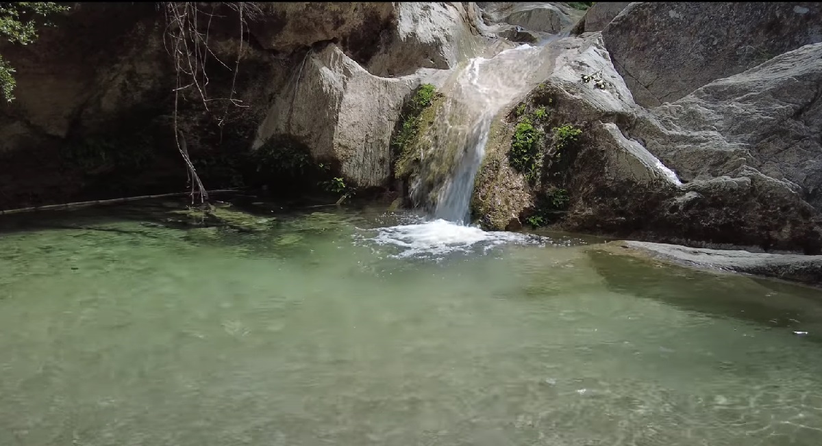 Υπάρχει καταρράκτης στην Αττική και δεν το ‘χεις πάρει χαμπάρι: Πού βρίσκεται, πώς θα πας;