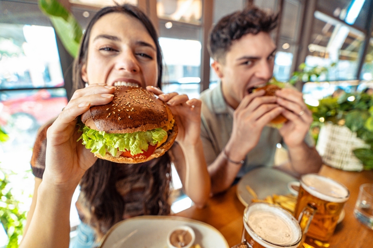 Ετοιμάσου να πανηγυρίσεις: Το junk food δεν υπάρχει, υποστηρίζει συγγραφέας – Συντασσόμαστε μαζί της