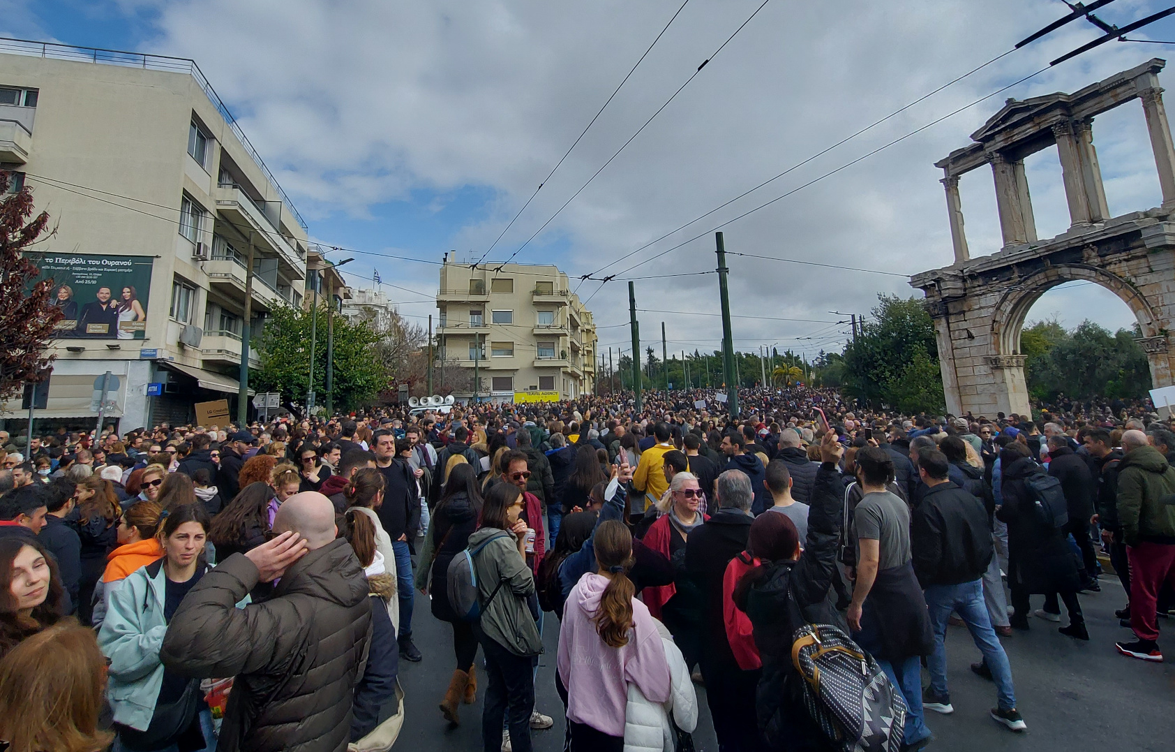 Τέμπη: Κύριε Μητσοτάκη, μπορείτε να κοιτάτε τα παιδιά σας στα μάτια χωρίς ντροπή μετά από αυτό που έκαναν τα ΜΑΤ;