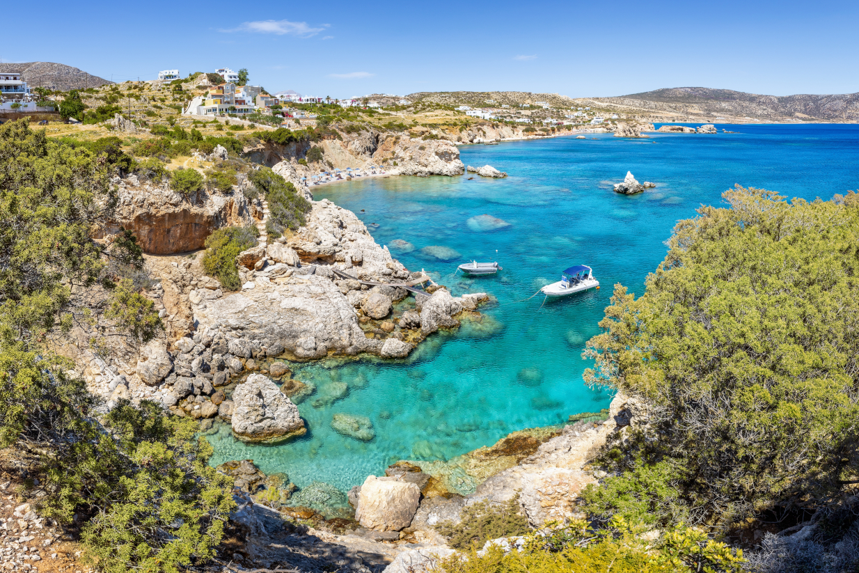 Το National Geographic αποκαλύπτει το μυστικό νησί της Ελλάδας για πεζοπόρους και σέρφερς – Αγνή ομορφιά