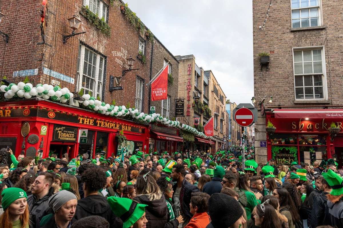 St. Patrick’s Day: Με αυτό το κέικ θα γιορτάσεις όπως πρέπει την ημέρα, πάρε να πιεις και μια Guinness μαζί