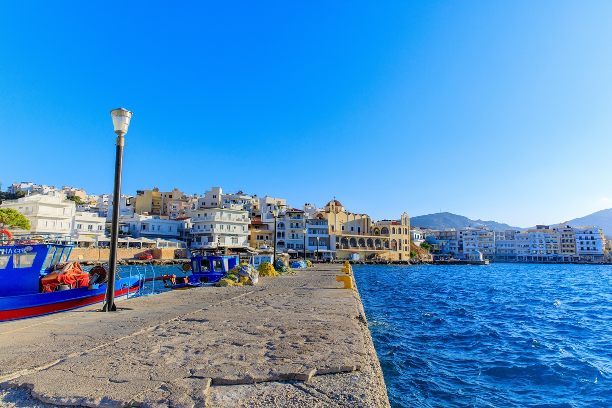 Το National Geographic αποκαλύπτει το μυστικό νησί της Ελλάδας για πεζοπόρους και σέρφερς – Αγνή ομορφιά